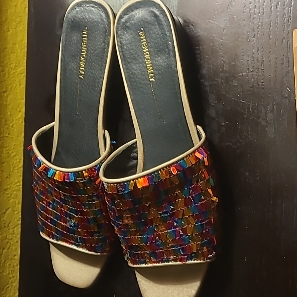 Sandles - Picture 3 of 5